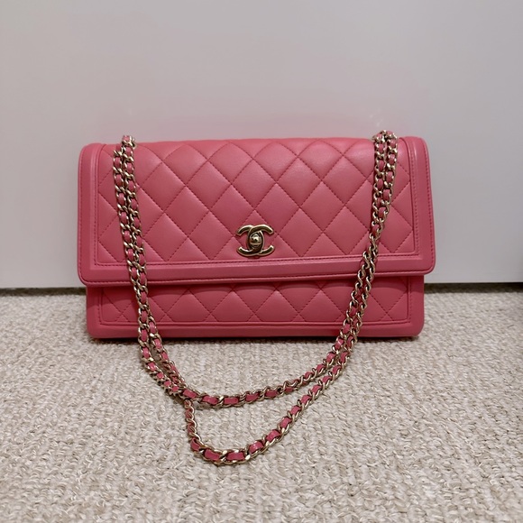 Chanel Seasonal Single Flap Bag Medium Lambskin Leather – l'Étoile